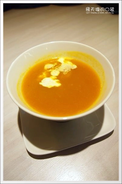 【台中下午茶】Connie’s Cafe。媲美鑽石的3CM超厚鬆餅 @飛天璇的口袋