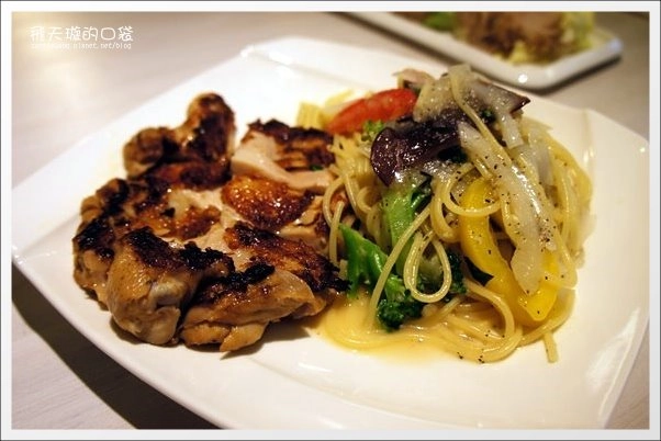 【台中下午茶】Connie’s Cafe。媲美鑽石的3CM超厚鬆餅 @飛天璇的口袋