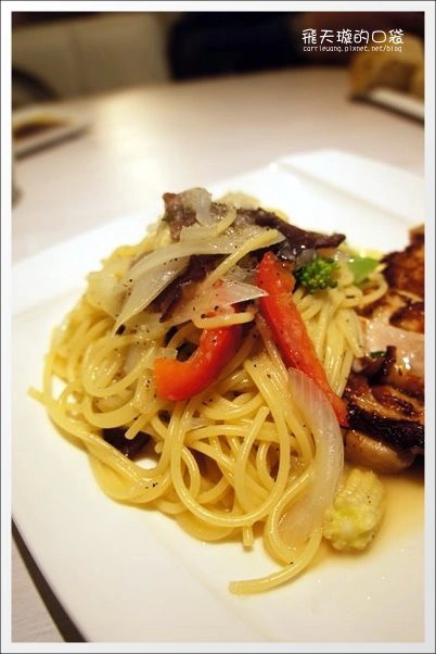 【台中下午茶】Connie’s Cafe。媲美鑽石的3CM超厚鬆餅 @飛天璇的口袋