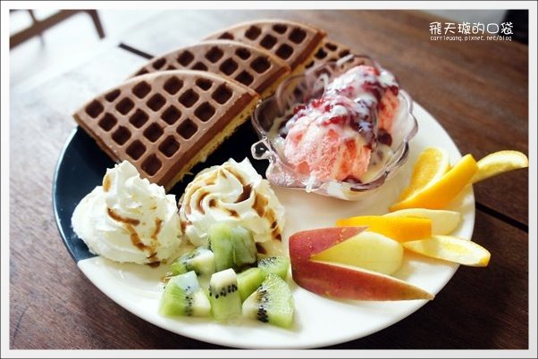 【台中下午茶】七天出走．7 days away Caf&eacute;+B&B。樸實，深得我心的鬆餅~ @飛天璇的口袋