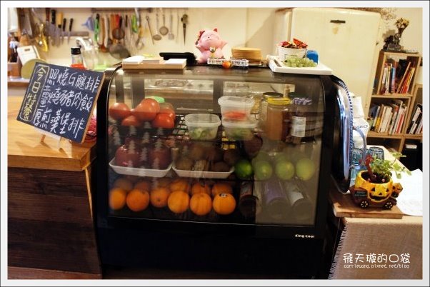 【台中下午茶】七天出走．7 days away Caf&eacute;+B&B。樸實，深得我心的鬆餅~ @飛天璇的口袋