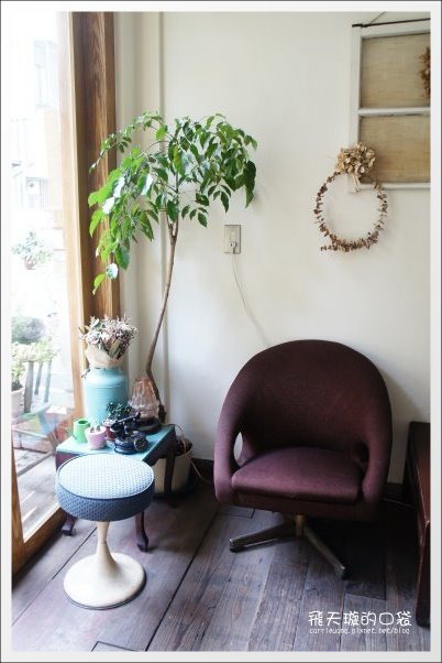 【台中下午茶】七天出走．7 days away Caf&eacute;+B&B。樸實，深得我心的鬆餅~ @飛天璇的口袋