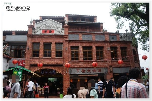 【深坑老街一日遊】必吃小吃美食推薦。深坑大樹下+金大鼎串烤香豆腐+阿珠芋圓+深坑七里香+廟口石板臭豆腐+唐山伯古味桂花酸梅湯+郭金山手工花生糖+顏藝德興豆腐冰+老街頭碳燒豆腐霜淇淋 @飛天璇的口袋