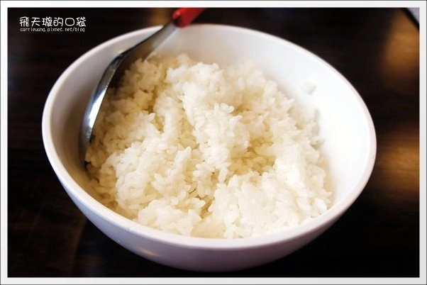 【深坑老街一日遊】必吃小吃美食推薦。深坑大樹下+金大鼎串烤香豆腐+阿珠芋圓+深坑七里香+廟口石板臭豆腐+唐山伯古味桂花酸梅湯+郭金山手工花生糖+顏藝德興豆腐冰+老街頭碳燒豆腐霜淇淋 @飛天璇的口袋