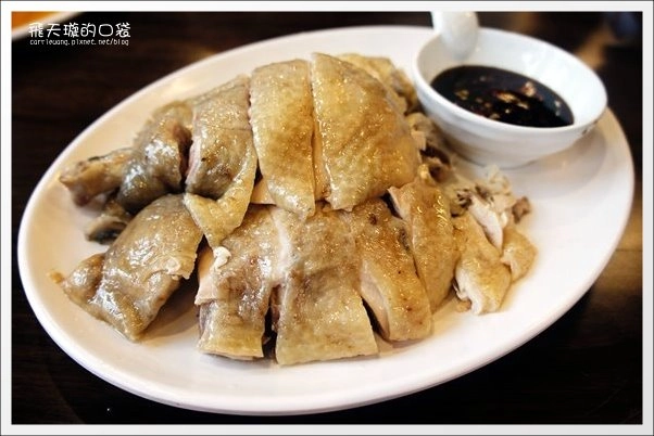 【深坑老街一日遊】必吃小吃美食推薦。深坑大樹下+金大鼎串烤香豆腐+阿珠芋圓+深坑七里香+廟口石板臭豆腐+唐山伯古味桂花酸梅湯+郭金山手工花生糖+顏藝德興豆腐冰+老街頭碳燒豆腐霜淇淋 @飛天璇的口袋