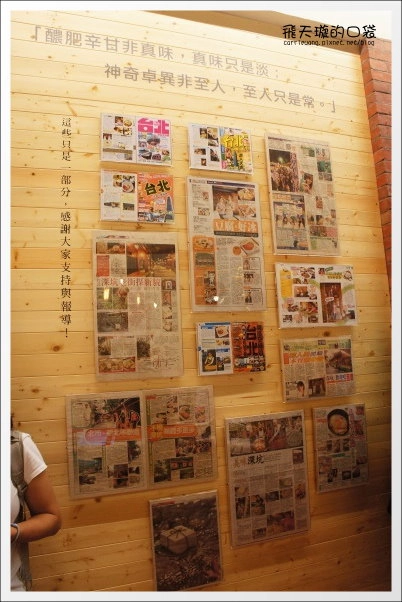 【深坑老街一日遊】必吃小吃美食推薦。深坑大樹下+金大鼎串烤香豆腐+阿珠芋圓+深坑七里香+廟口石板臭豆腐+唐山伯古味桂花酸梅湯+郭金山手工花生糖+顏藝德興豆腐冰+老街頭碳燒豆腐霜淇淋 @飛天璇的口袋