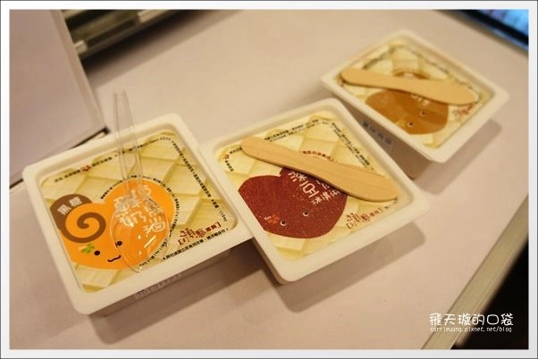 【深坑老街一日遊】必吃小吃美食推薦。深坑大樹下+金大鼎串烤香豆腐+阿珠芋圓+深坑七里香+廟口石板臭豆腐+唐山伯古味桂花酸梅湯+郭金山手工花生糖+顏藝德興豆腐冰+老街頭碳燒豆腐霜淇淋 @飛天璇的口袋