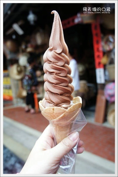 【深坑老街一日遊】必吃小吃美食推薦。深坑大樹下+金大鼎串烤香豆腐+阿珠芋圓+深坑七里香+廟口石板臭豆腐+唐山伯古味桂花酸梅湯+郭金山手工花生糖+顏藝德興豆腐冰+老街頭碳燒豆腐霜淇淋 @飛天璇的口袋