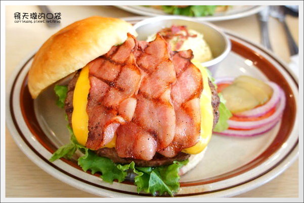 愛吃借口火烤漢堡專賣店．Hungry Jacob：台中好吃漢堡推薦！ @飛天璇的口袋