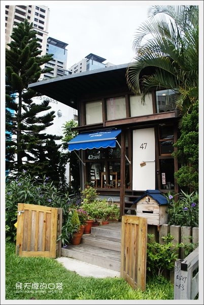 【台中下午茶】47 Caf&eacute;．似棲咖啡。隱藏在七期豪宅中的小木屋咖啡館~ @飛天璇的口袋
