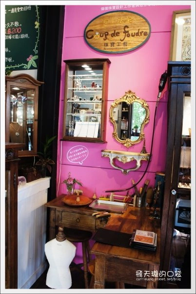 【台中下午茶】47 Caf&eacute;．似棲咖啡。隱藏在七期豪宅中的小木屋咖啡館~ @飛天璇的口袋