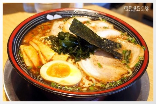 屯京拉麵｜來自池袋的人氣拉麵店，值得排隊的好味道 @飛天璇的口袋