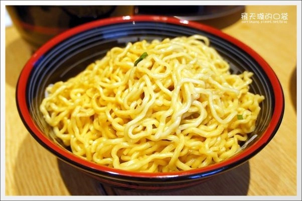 屯京拉麵｜來自池袋的人氣拉麵店，值得排隊的好味道 @飛天璇的口袋