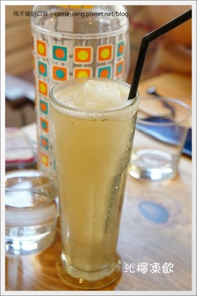 【台中下午茶】Labbito Caf&eacute;。草悟道旁充滿日式風格的兔子餐廳 @飛天璇的口袋