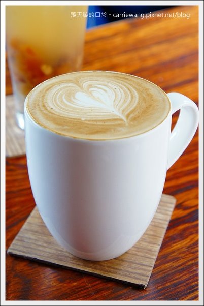 【台中下午茶】Ino Caf&eacute;。草悟道旁的咖啡廳，環境還不錯&hellip; @飛天璇的口袋