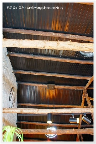 【台中下午茶】Ino Caf&eacute;。草悟道旁的咖啡廳，環境還不錯&hellip; @飛天璇的口袋