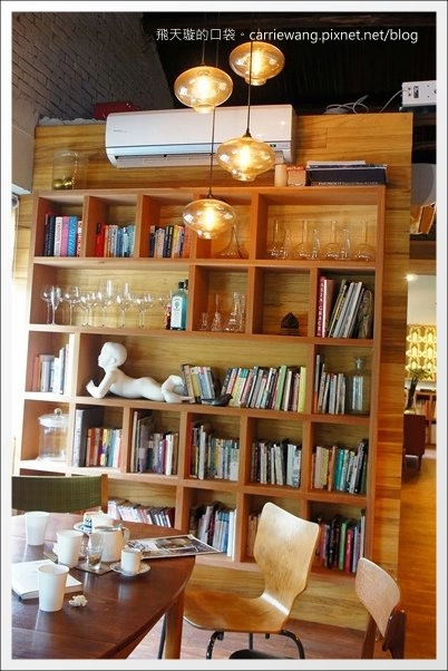 【台中下午茶】Ino Caf&eacute;。草悟道旁的咖啡廳，環境還不錯&hellip; @飛天璇的口袋