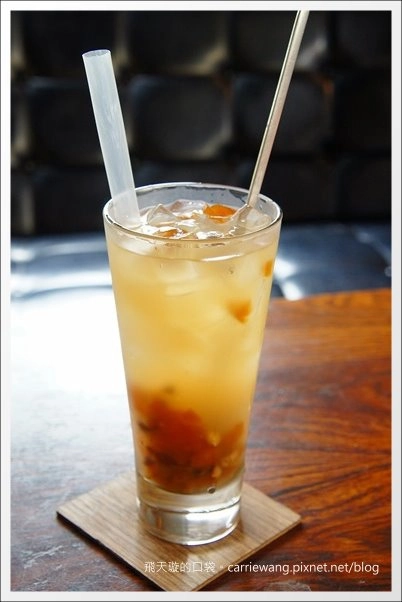 【台中下午茶】Ino Caf&eacute;。草悟道旁的咖啡廳，環境還不錯&hellip; @飛天璇的口袋