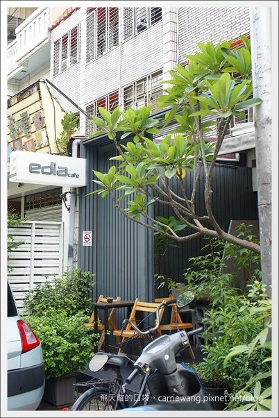 台中南屯｜Edia Cafe．台中老字號咖啡館，鬆餅雖然樸實卻好吃 @飛天璇的口袋
