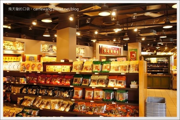 澳門氹仔｜官也街一日遊．大利來記豬扒飽．沙度娜木糠布甸．官也街．鉅記餅家．咀香園餅家．晃記餅家．好美味咖喱魚蛋．正斗咖喱大魚蛋 @飛天璇的口袋