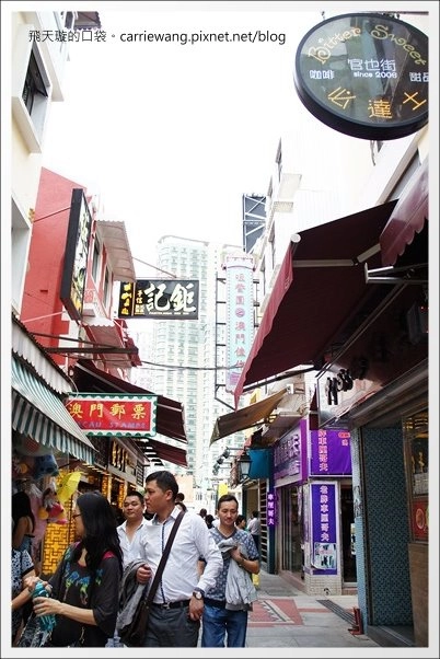 澳門氹仔｜官也街一日遊．大利來記豬扒飽．沙度娜木糠布甸．官也街．鉅記餅家．咀香園餅家．晃記餅家．好美味咖喱魚蛋．正斗咖喱大魚蛋 @飛天璇的口袋