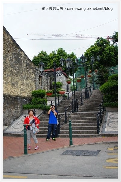 澳門氹仔｜官也街一日遊．大利來記豬扒飽．沙度娜木糠布甸．官也街．鉅記餅家．咀香園餅家．晃記餅家．好美味咖喱魚蛋．正斗咖喱大魚蛋 @飛天璇的口袋