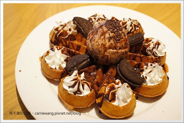 【台中下午茶】StayReal Caf&eacute;。五月天阿信的店，體驗潮與搖滾精神~ @飛天璇的口袋