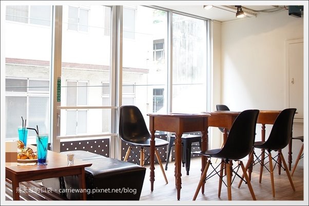 【台中下午茶】StayReal Caf&eacute;。五月天阿信的店，體驗潮與搖滾精神~ @飛天璇的口袋