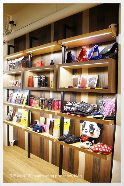 【台中下午茶】StayReal Caf&eacute;。五月天阿信的店，體驗潮與搖滾精神~ @飛天璇的口袋