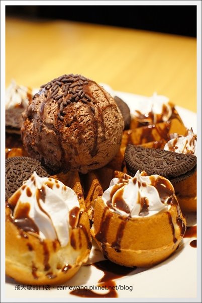 【台中下午茶】StayReal Caf&eacute;。五月天阿信的店，體驗潮與搖滾精神~ @飛天璇的口袋