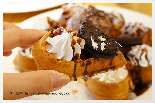 【台中下午茶】StayReal Caf&eacute;。五月天阿信的店，體驗潮與搖滾精神~ @飛天璇的口袋