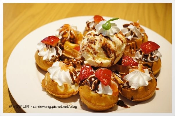 【台中下午茶】StayReal Caf&eacute;。五月天阿信的店，體驗潮與搖滾精神~ @飛天璇的口袋