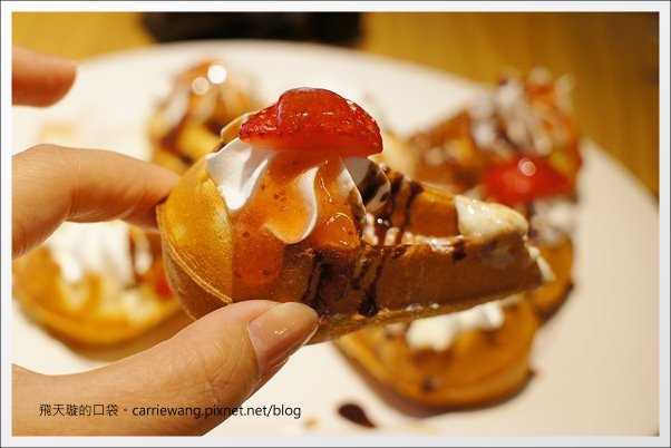 【台中下午茶】StayReal Caf&eacute;。五月天阿信的店，體驗潮與搖滾精神~ @飛天璇的口袋