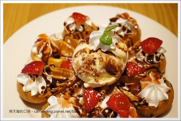 【台中下午茶】StayReal Caf&eacute;。五月天阿信的店，體驗潮與搖滾精神~ @飛天璇的口袋