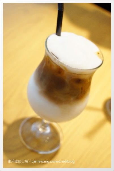 【台中下午茶】StayReal Caf&eacute;。五月天阿信的店，體驗潮與搖滾精神~ @飛天璇的口袋