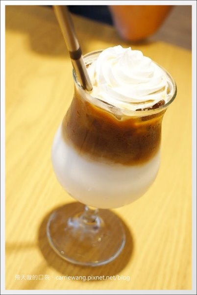 【台中下午茶】StayReal Caf&eacute;。五月天阿信的店，體驗潮與搖滾精神~ @飛天璇的口袋