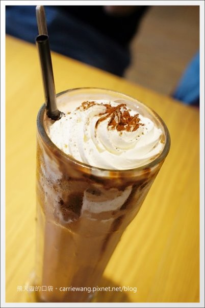 【台中下午茶】StayReal Caf&eacute;。五月天阿信的店，體驗潮與搖滾精神~ @飛天璇的口袋