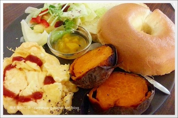 Deer Caf&eacute;．迷鹿咖啡：一中商圈咖啡館推薦，有隱藏版的糜鹿拉花拿鐵 @飛天璇的口袋