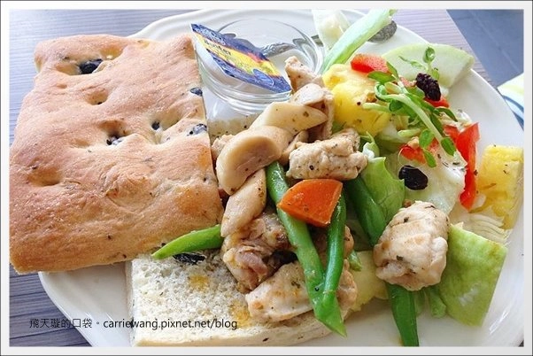 Deer Caf&eacute;．迷鹿咖啡：一中商圈咖啡館推薦，有隱藏版的糜鹿拉花拿鐵 @飛天璇的口袋