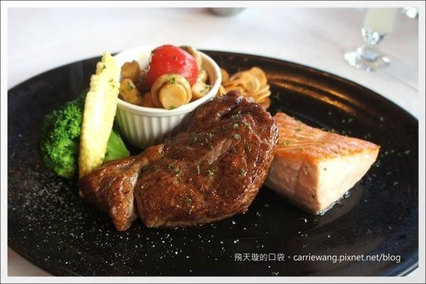 【台中牛排餐廳】金磚極品牛排．商業午餐。祝我自已生日快樂，也大家新年快樂！Happy 2013~ @飛天璇的口袋