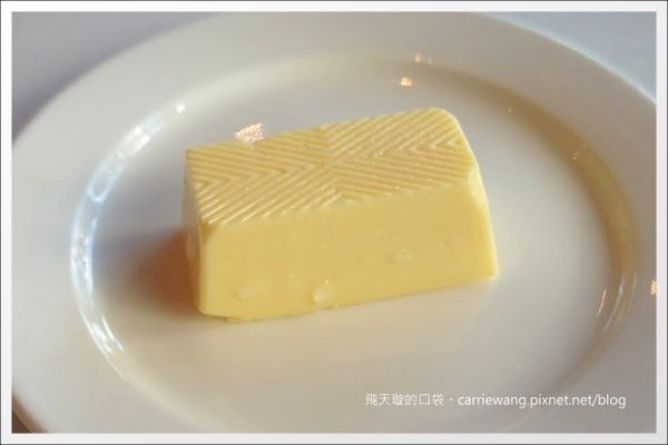 【台中牛排餐廳】金磚極品牛排．商業午餐。祝我自已生日快樂，也大家新年快樂！Happy 2013~ @飛天璇的口袋