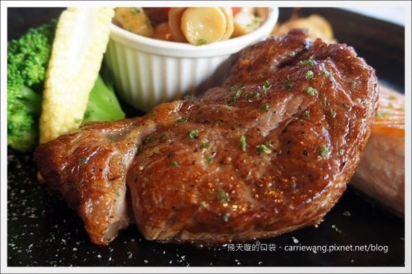 【台中牛排餐廳】金磚極品牛排．商業午餐。祝我自已生日快樂，也大家新年快樂！Happy 2013~ @飛天璇的口袋