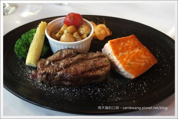 【台中牛排餐廳】金磚極品牛排．商業午餐。祝我自已生日快樂，也大家新年快樂！Happy 2013~ @飛天璇的口袋