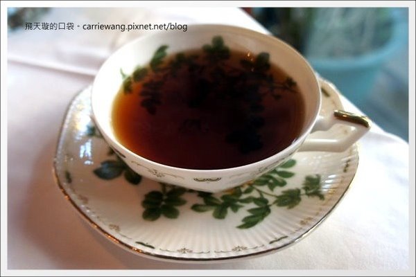 【台中牛排餐廳】金磚極品牛排．商業午餐。祝我自已生日快樂，也大家新年快樂！Happy 2013~ @飛天璇的口袋