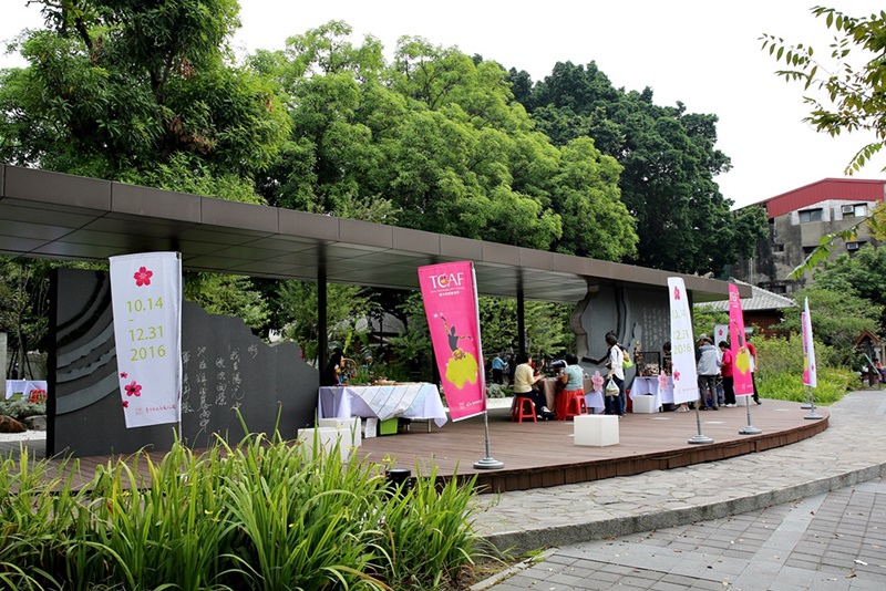 2016台中花都藝術季┃台中旅遊景點：2018花卉博覽會前哨，位於台中文學館，用花朵實踐生活美學，喜迎2018世界花卉博覽會 @飛天璇的口袋