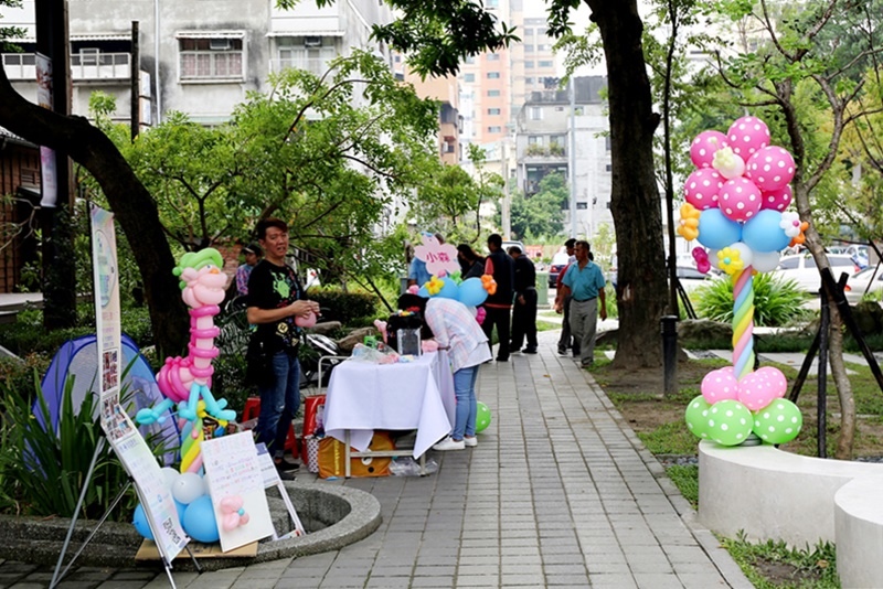 2016台中花都藝術季┃台中旅遊景點：2018花卉博覽會前哨，位於台中文學館，用花朵實踐生活美學，喜迎2018世界花卉博覽會 @飛天璇的口袋