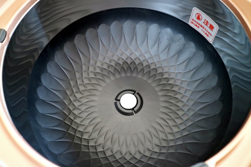 飛利浦雙向智旋IH電子鍋┃居家生活：飛利浦雙向智旋IH電子鍋開箱文 雙向智旋IH加熱技術搭配火紋鍋讓每粒米都能完美呈現，內附鍋巴飯和糙米飯食譜分享 @飛天璇的口袋