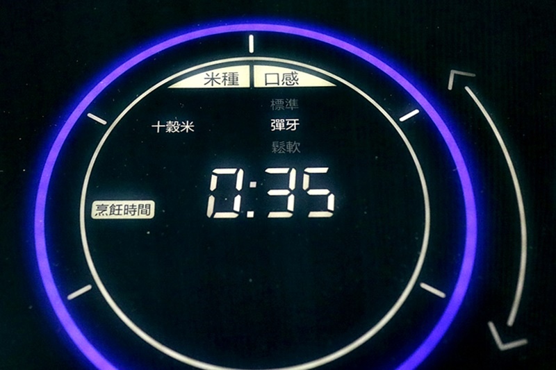 飛利浦雙向智旋IH電子鍋┃居家生活：飛利浦雙向智旋IH電子鍋開箱文 雙向智旋IH加熱技術搭配火紋鍋讓每粒米都能完美呈現，內附鍋巴飯和糙米飯食譜分享 @飛天璇的口袋