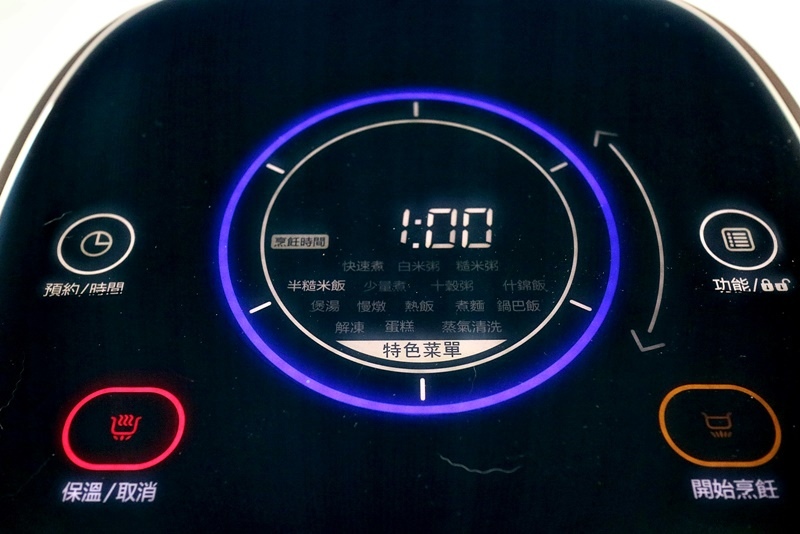 飛利浦雙向智旋IH電子鍋┃居家生活：飛利浦雙向智旋IH電子鍋開箱文 雙向智旋IH加熱技術搭配火紋鍋讓每粒米都能完美呈現，內附鍋巴飯和糙米飯食譜分享 @飛天璇的口袋