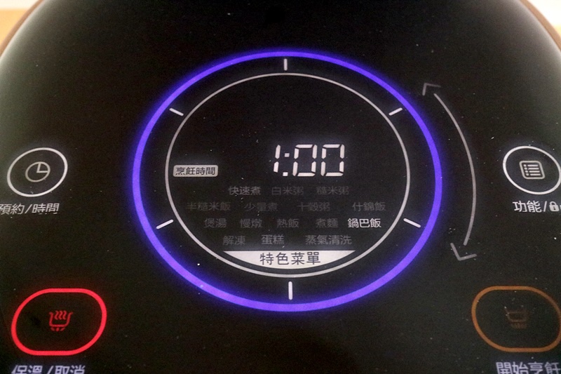 飛利浦雙向智旋IH電子鍋┃居家生活：飛利浦雙向智旋IH電子鍋開箱文 雙向智旋IH加熱技術搭配火紋鍋讓每粒米都能完美呈現，內附鍋巴飯和糙米飯食譜分享 @飛天璇的口袋